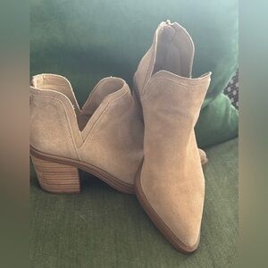 Vince Camuto VP-Riggie Ankle Boots Cow Split New size 7.5 No box